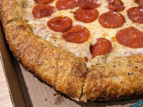 Review Papa Johns Garlic Epic Stuffed Crust Pizza