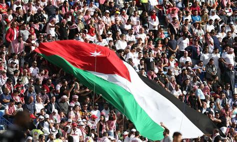 البعض يقول إننا كان يجب أن نجتمع مثل باقي المنتخبات الإفريقية ولكنني أعتقد أن هناك عدة أسباب أدت لعدم حدوث ذلك. FilGoal | أخبار | مدرب الأردن لـ في الجول: كأس العرب تفيد ...