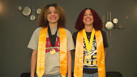 Push Yourself Never Give Up Savannah Sisters Both Named Valedictorians Of Their Class