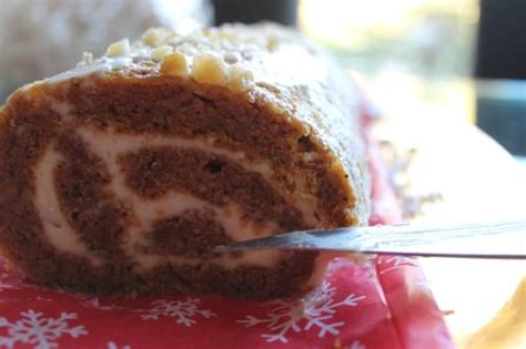 Master the art of the pumpkin roll with this recipe from delish.com. Pumpkin Roll Skinny Style - The Skinny Confidential
