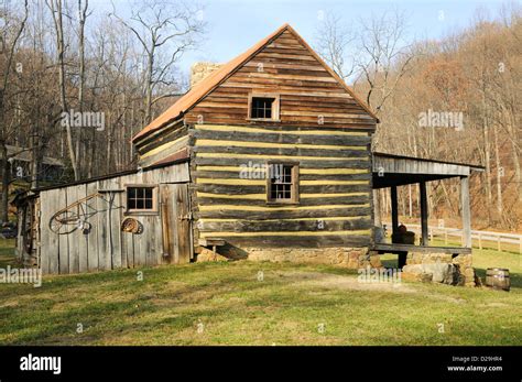 Appalachian Log Cabin Virginia Stock Photo Alamy