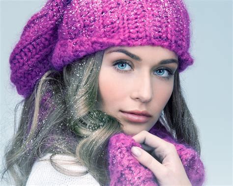 She had blond hair and blue eyes. Blue eyes are just amanzing. Women with blue eyes ...