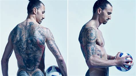 Jogador Sueco Zlatan Ibrahimovic Posa Pelado E Exibe Mega Tatuagem No
