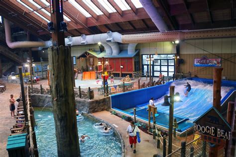 Six Flags Lodge And Indoor Waterpark Park Access Included Lake George