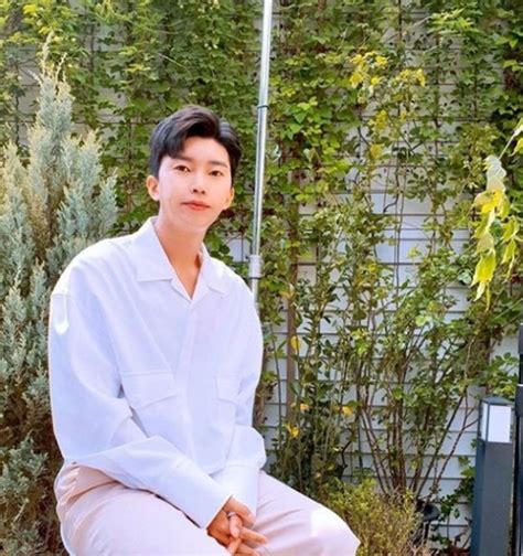 참다참다 했을듯 임영웅 실내흡연 논란 댓글11. 임영웅, 광고촬영 중 뽐낸 아이돌 비주얼 `안구정화` - 스타투데이