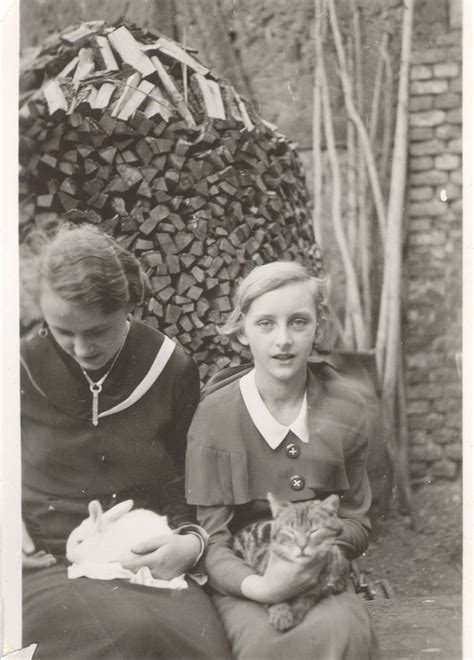 Flickrp6y5pt Two German Girls A Rabbit And A Cat The