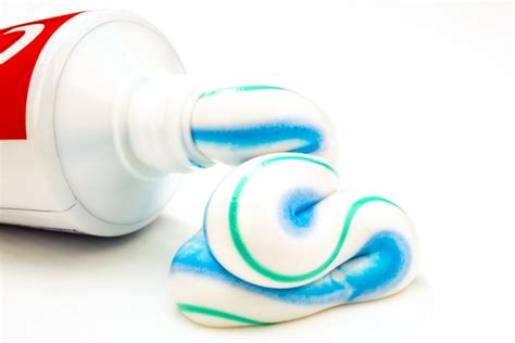 Do you have a toothpaste stain on your favorite shirt? Amazing ways to clean the house with toothpaste! — Yours