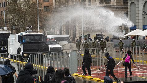 Autobuses Quemados Represión Policial Y Protestas En El Metro Tercera