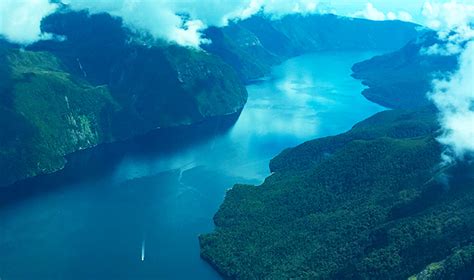 Flying High In New Zealands Fiordland Travel And Tour Junction