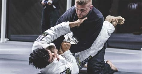 Les Techniques De Base Du Jiu Jitsu Brésilien Positions Et Attaques