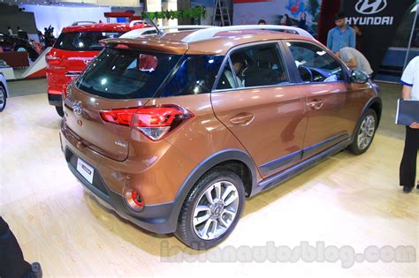 Find the latest hyundai i20 active cars price in nepal along with its variant details, key specifications, major features, dealers and services center information hyundai i20 active. Hyundai i20 Active - 2015 Nepal Auto Show Live