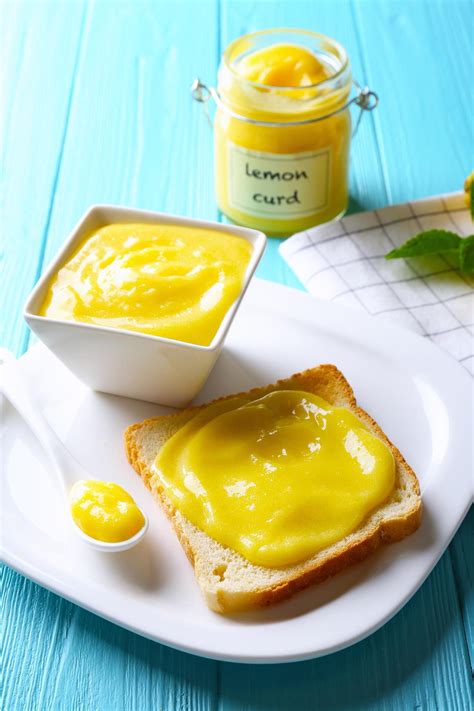 Für dieses rezept habe ich mit dem lemon curd von ist der kuchen ganz abgekühlt, dann diesen 2x der länge nach durchschneiden. Lemon Curd Rezept | Rezept | Lemon curd rezept, Zitronen ...