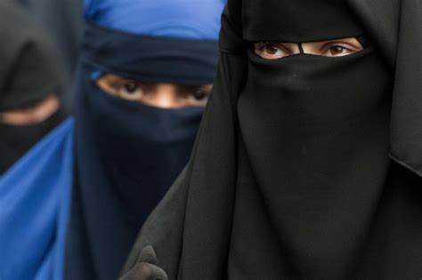 Burka Nikab Tschador So Verhüllen Sich Die Frauen Im Islam Augsburger Allgemeine