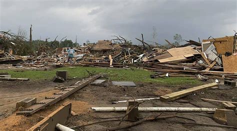 Us Easter Storms Sweep South Killing At Least 20 People World News