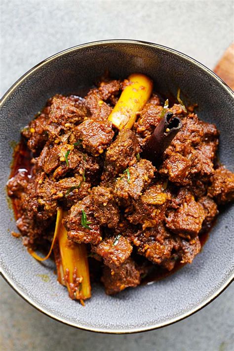 Easy Authentic Beef Rendang Recipe With Beef Spices And Coconut Milk In A Bowl Recipes Beef