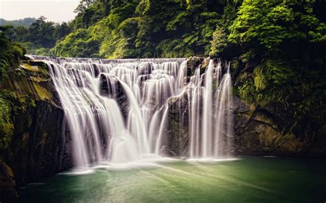 Schöner Wasserfall Natur Shifen Wasserfall Taiwan Wald 2560x1600 Hd