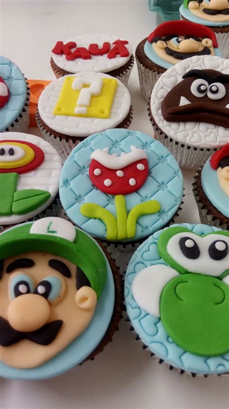 Cupcakes (pictured above) instead of a cake. Cupcakes mario bros | Bolo super mario, Festa de super ...