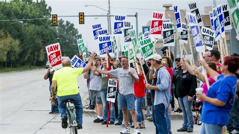 United Auto Workers Begins Nationwide Strike Against Gm Npr