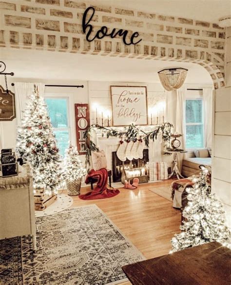 97 Farmhouse Christmas Decor Ideas For Your Home Chaylor And Mads In 2020 Christmas