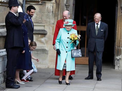 Un lungo periodo che ci ha dato l'occasione di apprezzarla in tutti i suoi look sgargianti e con quei cappellini colorati. I 91 anni della Regina Elisabetta II - Il Sole 24 ORE