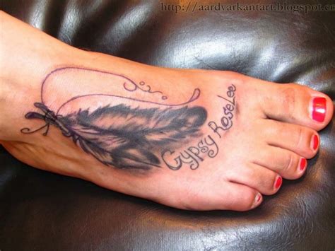 Design Tattoo von Feder auf dem Fuß für Frauen Tattooimages biz
