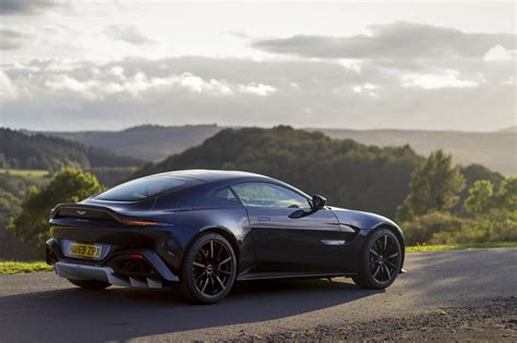 photo ASTON MARTIN V8 VANTAGE (II) AMR coupé 2019 - Motorlegend.com