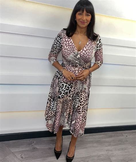 Gmbs Ranvir Singh Thrills In Plunging Dress As She Replaces Susanna