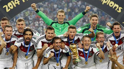 Auffällig ist dabei vor allem, dass sie alle aus nur zwei verbänden stammen: Deutschland Fußball Weltmeister / Deutschland Zum Vierten ...