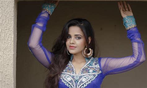 Parina Mirza Looks Gorgeous In Her Ramzan Eid 2015 Special Photo Shoot