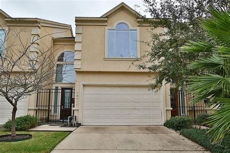 Stunning 3 story townhome in gated stoneyway village. Condo/Townhome Property For Sale with 3 Beds & 2.1 Baths ...