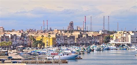 Ilva taranto works integrated steel mill that is owned by the gruppo riva, taranto works is the largest steel mill in europe, with five taranto train station 2.6 km. Diossine e Pcb nel latte materno: a Taranto livelli più ...