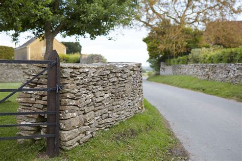 Perfect for use as a farm fence or a garden feature wall and can be varied in many ways to suit your needs. Hardscaping 101: Dry Stone Walls - Gardenista