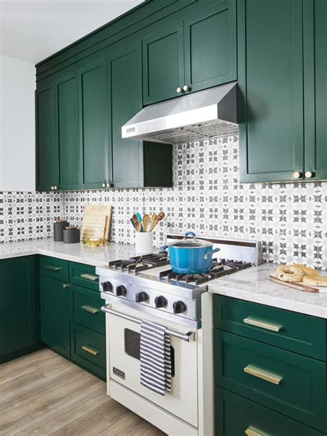 Transitional kitchen design 2021 ideas inspirational. Kitchen Backsplash Inspiration For Every Style | HGTV ...
