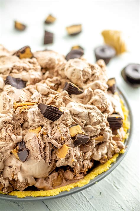 This chocolate peanut butter pie recipe is everything a dessert should be {and more}. Chocolate Peanut Butter Cup Ice Cream Pie - Life After Wheat