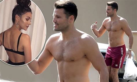Shirtless Mark Wright Steps Out In Los Angeles Daily Mail Online