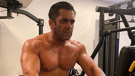 Salman Khan Goes Shirtless To Show Off His Six Pack In Instagram Thirst Trap See Pic India Tv
