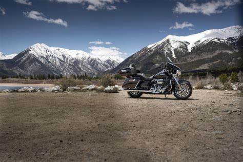 When we think of harley davidson first thing in our mind appears is a stylish hunky superbike with a powerful engine sound. 2020 Harley-Davidson Road King Special Guide • Total ...