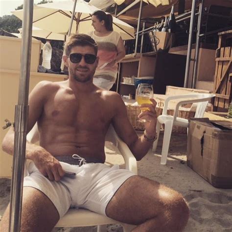 Steven Gerrard Fakes Nude