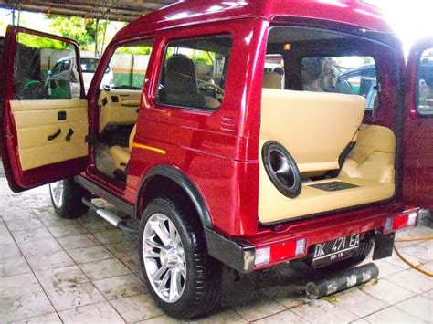 Makanya, ariz (sapaan akrabnya) membeli dan memodifikasi lagi suzuki jimny versi lokal yakni katana. Modifikasi Mobil Jimny Warna Merah | Modifikasi mobil ...