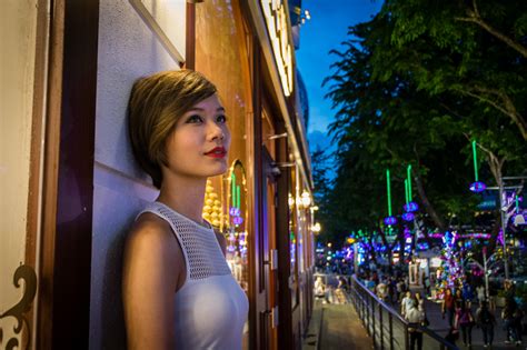 Photography Tips How To Take Great Photos Of People At Night And Low