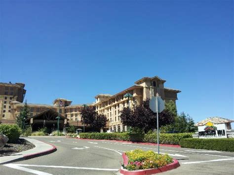 Chukchansi gold resort casino is the venue for weekend getaways and large events. Hotel entrance - Picture of Chukchansi Gold Resort ...