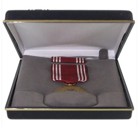 Vanguard Medal Presentation Set Army Good Conduct Heroes Sports Cards