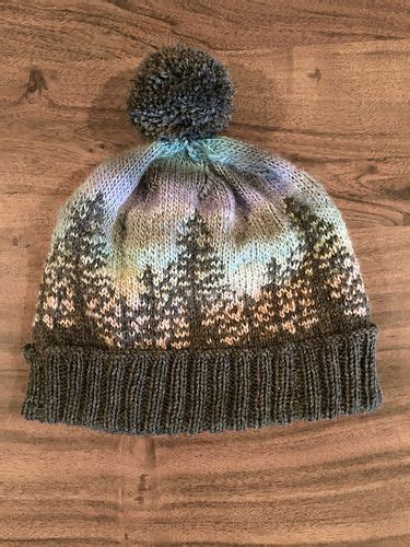 This beanie is knit in the round. Alaska | Ткацкие станки, Вязать крючком, Узор для вязания ...