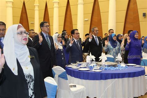 Institut latihan kehakiman dan perundangan atau nama ringkasnya ilkap ialah sebuah institut kerajaan malaysia yang terletak di bandar baru bangi, selangor. ANUGERAH PERKHIDMATAN CEMERLANG (APC) TAHUN 2018 KLUSTER ...