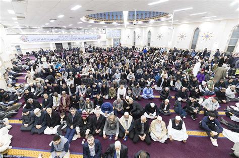 Thousands Of Muslims Gather To Celebrate Eid In Sydney Daily Mail Online