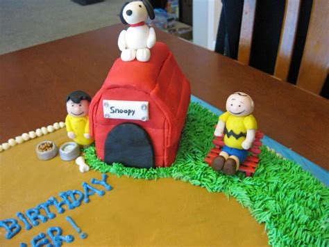Charlie Brown Cake With Fondant Characters Peanut Cake Fondant