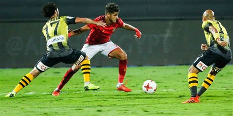 خطف نادي الزمالك تعادلاً قاتلاً أمام نظيره فريق بيراميدز، بهدف لكل منهما، في المباراة التي جمعت بين الفريقين مساء اليوم الأحد، ضمن منافسات الجولة التاسعة عشرة من الدوري المصري الممتاز. الجولة الـ16 من الدوري المصري.. الزمالك يدهس والأهلي يقترب ...