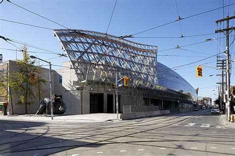 Frank Gehry Puts A Very Different Signature On Toronto Museum The New York Times