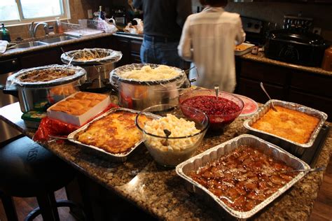 I'm talking about crispy fried chicken, tender collard greens with ham hocks, buttery cornbread, and super creamy cheesy mac and cheese. thanksgiving dinner soul food