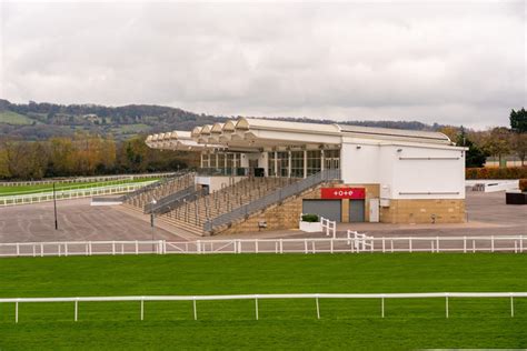 A Visitors Guide To Cheltenham Racecourse Places To Visit In The